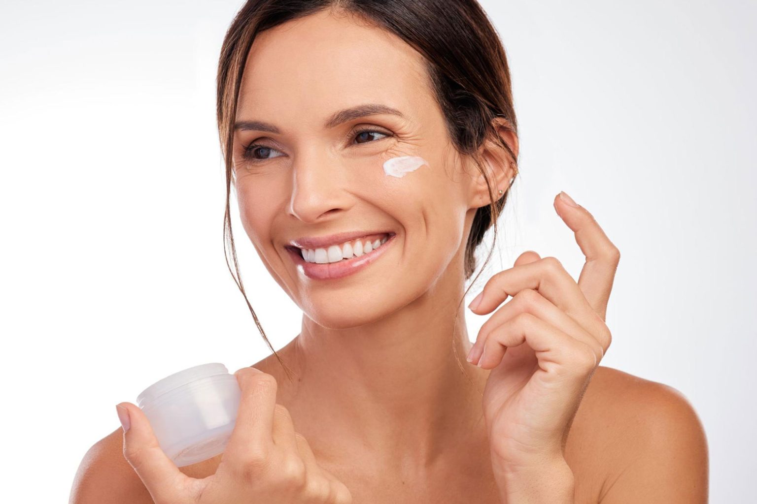 What is Retinol? Understanding Its Anti-Aging Benefits - CandidU